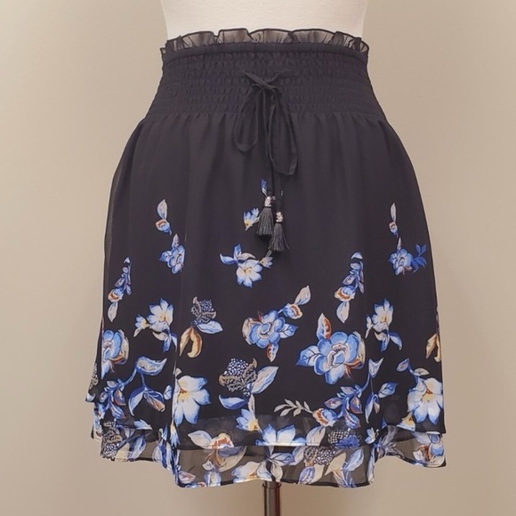 Vibrant Black Floral Circle Skirt| White House Black Market - Picture 3 of 7